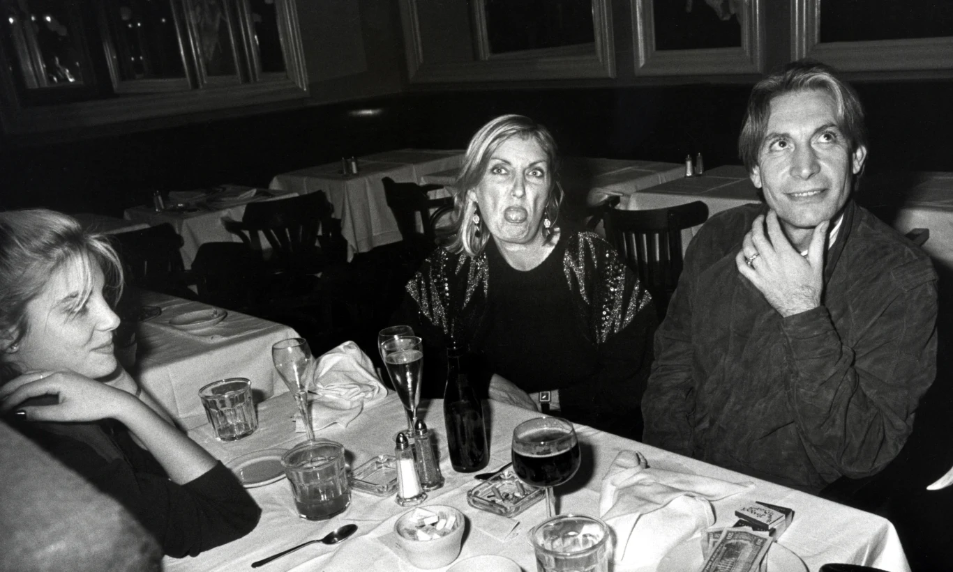 Charlie Watts starał się długo utrzymywać swoje życie prywatne w tajemnicy, dlatego też niewiele było wiadomo na temat Seraphiny. W plotkarskich mediach pojawiły się informacje, że w czasach szkolnych mieszkała w internacie, skąd jednak została wyrzucona za palenie marihuany. Charlie Watts z najbliższą rodziną w latach 70. Charlie Watts starał się długo utrzymywać swoje życie prywatne w tajemnicy, dlatego też niewiele było wiadomo na temat Seraphiny. W plotkarskich mediach pojawiły się informacje, że w czasach szkolnych mieszkała w internacie, skąd jednak została wyrzucona za palenie marihuany. Charlie Watts z najbliższą rodziną w latach 70.