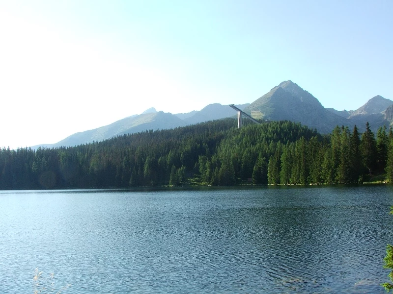Szczyrbskie Jezioro jest drugim co do wielkości jeziorem w Tatrach słowackich