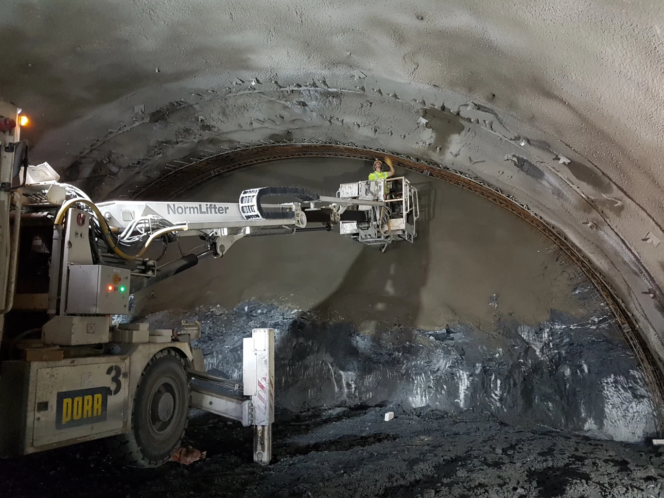 Tak powstaje najdłuższy tunel drogowy w Polsce - TS-26 w Starych Bogaczowicach w ciągu drogi ekspresowej S3, który znajduje się pomiędzy Bolkowem a Kamienną Górą. 