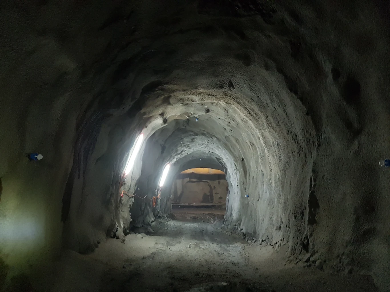 Tak powstaje najdłuższy tunel drogowy w Polsce - TS-26 w Starych Bogaczowicach w ciągu drogi ekspresowej S3, który znajduje się pomiędzy Bolkowem a Kamienną Górą. 