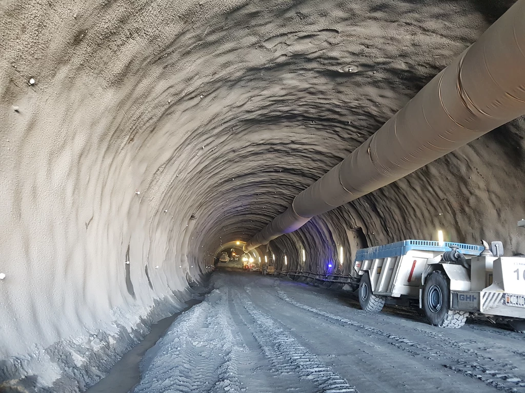 Budowa tunelu TS-26 koło Kamiennej Góry