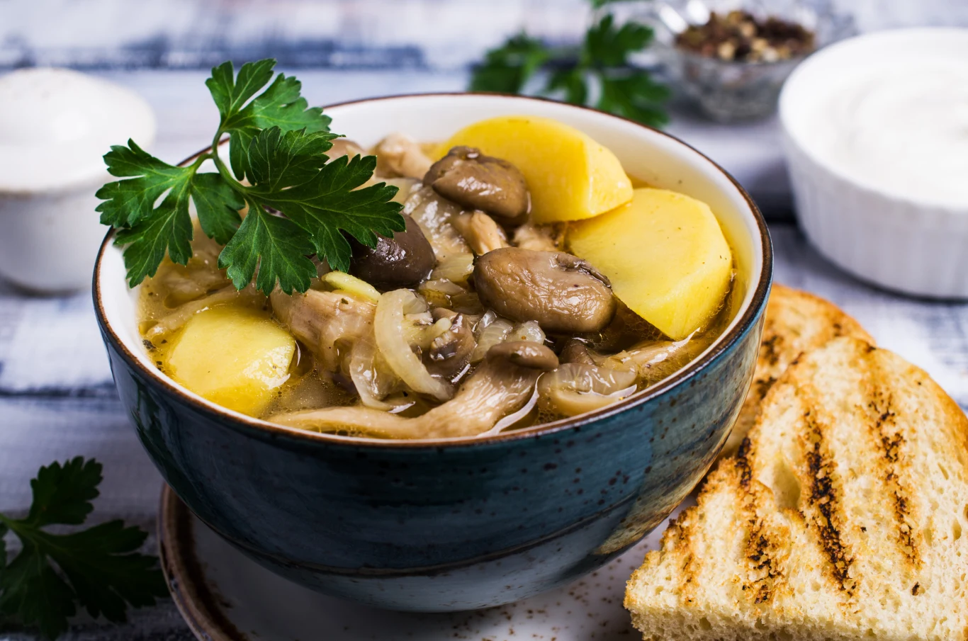 Zupa z boczniakami też smakuje wyśmienicie Zupa z boczniakami też smakuje wyśmienicie