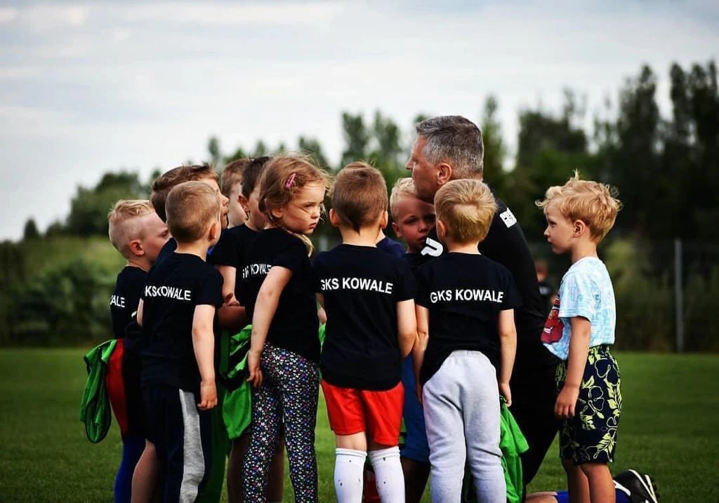 Aleksander Cybulski jako trener dzieci w GKS Kowale - źródło własne Aleksander Cybulski jako trener dzieci w GKS Kowale - źródło własne
