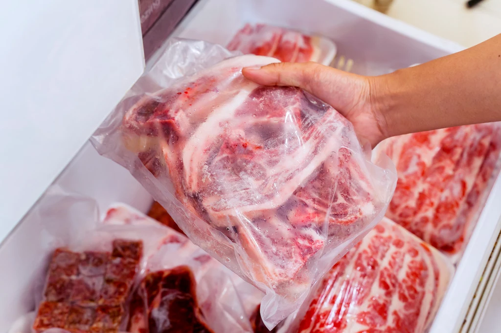Rozmrażaj tylko taką porcję mięsa, którą będziesz w stanie zużyć od razu