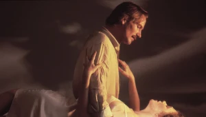 William Hurt i Kathleen Turner w filmie "Żar ciała"
