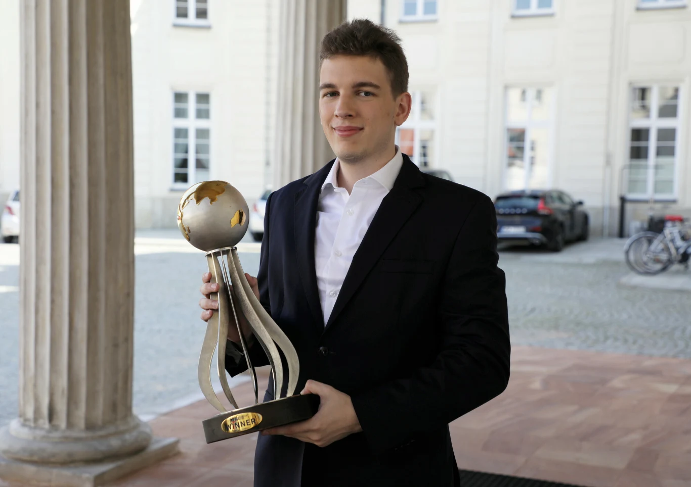 Podczas głosowania w plebiscycie "As Sportu 2021" Jan-Krzysztof Duda może liczyć na liczną rzeszę fanów szachów, która wciąż rośnie. - Serdecznie dziękuję szachowym kibicom za oddane do tej pory głosy i bardzo zachęcam do kolejnego wysiłku - powiedział nasz arcymistrz w rozmowie z Interią.