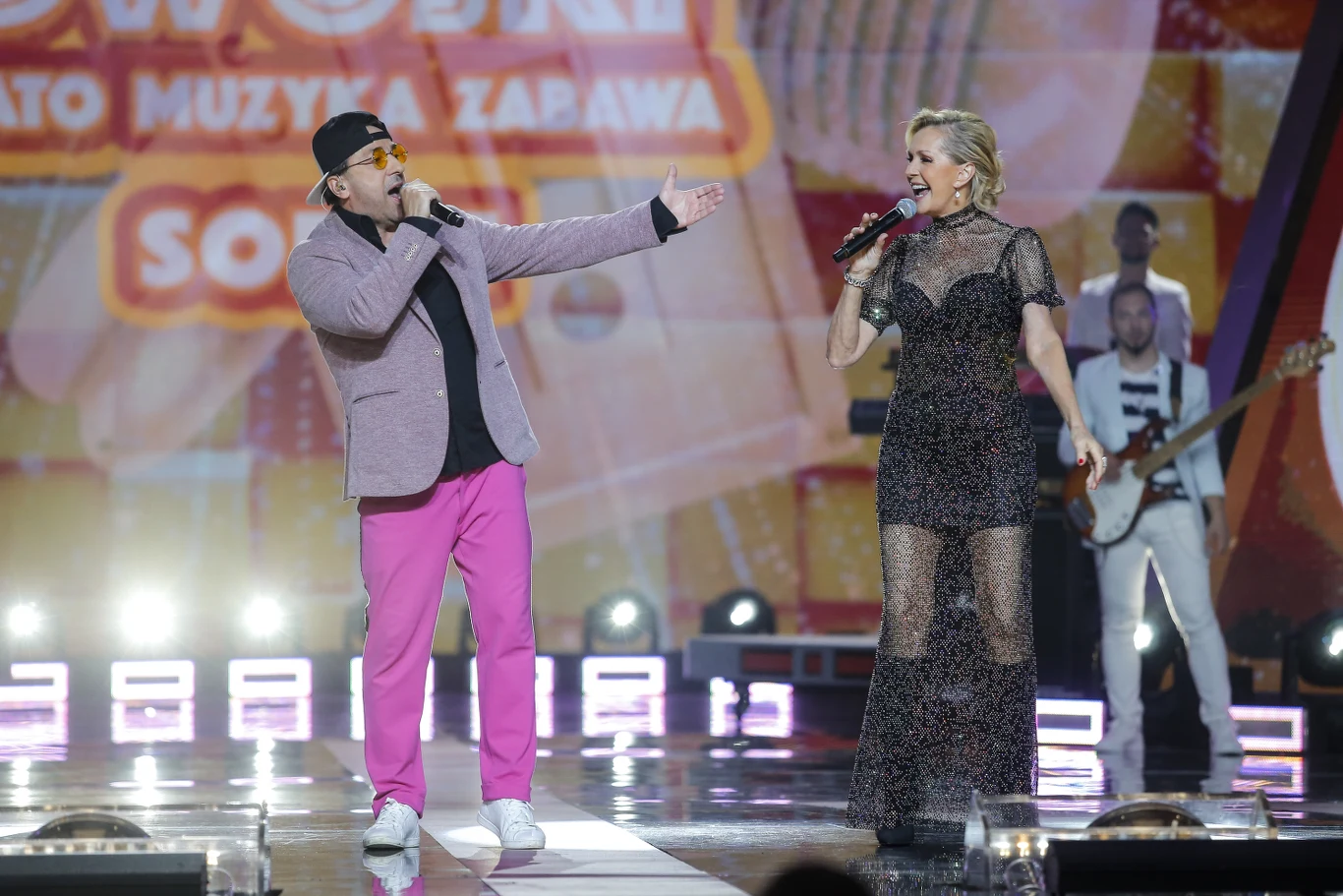 Lider discopolowej grupy Boys i gwiazda czeskiej piosenki w duecie wykonali przebój "Dlouhá noc".