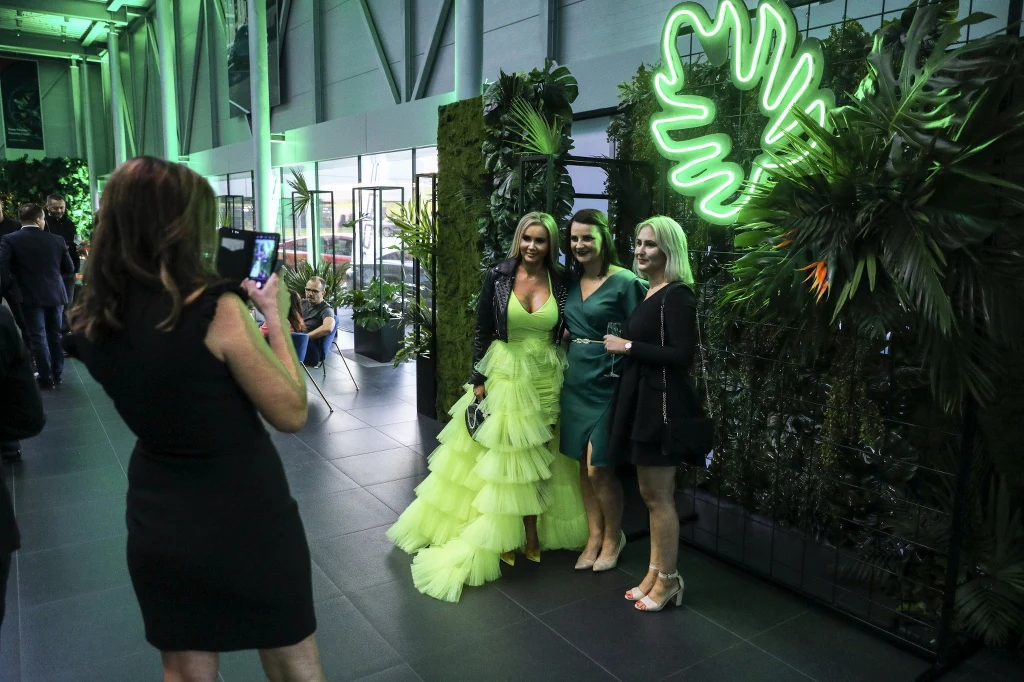 Monika Chwajoł na premierze nowego modelu Porsche