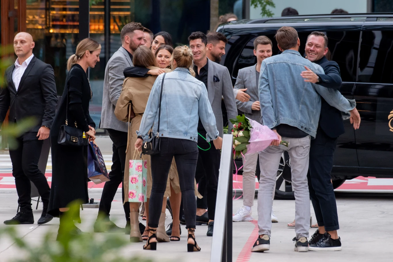 Anna i Robert Lewandowscy urządzili huczne urodziny. Zjawiła się plejada gwiazd Anna i Robert Lewandowscy urządzili huczne urodziny. Zjawiła się plejada gwiazd