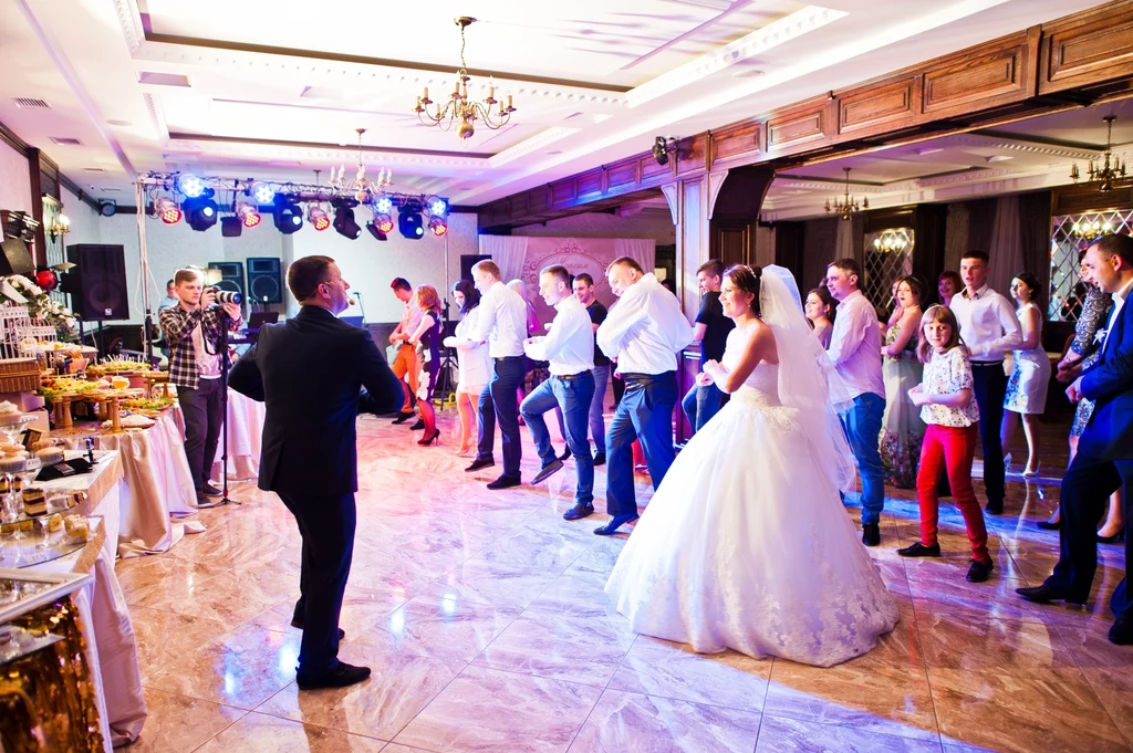 Huczna impreza weselna wiąże się z dużymi kosztami