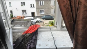 Prowizoryczna lina, którą złodziej chciał uciec