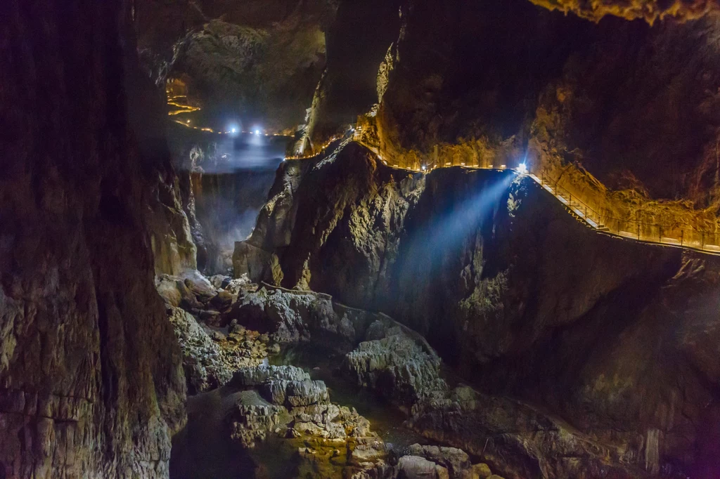 Zespół Jaskiń Szkocjańskich przypomina podziemny świat rodem z baśni. Monumentalność jaskiń robi niezapomniane wrażenie 