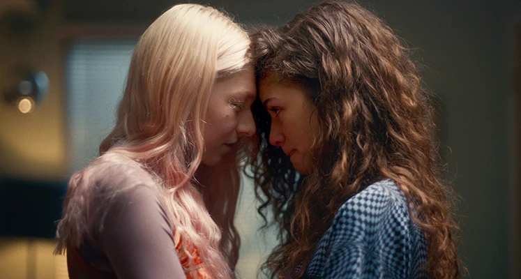 W 2019 roku gwiazda zaczęła występować w młodzieżowym serialu "Euforia", który stanowił adaptację izraelskiej serii pod tym samym tytułem. Wcieliła się w nim w postać uzależnionej od narkotyków 17-latki o imieniu Rue, która jest narratorem serii. Jej kreacja była kontrowersyjna, ale zyskała uznanie krytyków na całym świecie. Otrzymała za nią nagrodę Emmy dla najlepszej aktorki w serialu dramatycznym. Zendaya jest najmłodszą, a ponadto drugą w historii ciemnoskórą laureatką tej nagrody po Violi Davis (ta ostatnia otrzymała ją w 2014 roku za rolę w serialu "Sposób na morderstwo").