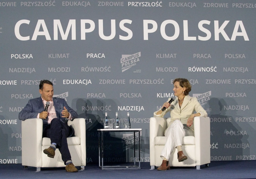 Europoseł Radosław Sikorski oraz pisarka i dziennikarka Anne Applebaum Europoseł Radosław Sikorski oraz pisarka i dziennikarka Anne Applebaum