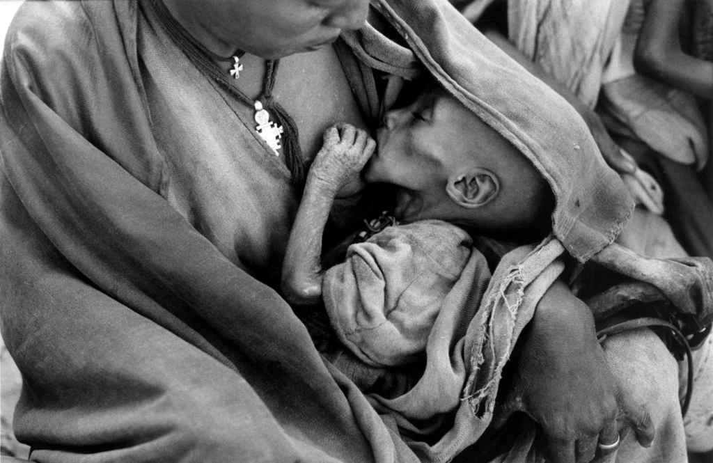 Klęska głodu w Etiopii w latach 80. zabiła 300 tys. ludzi. 