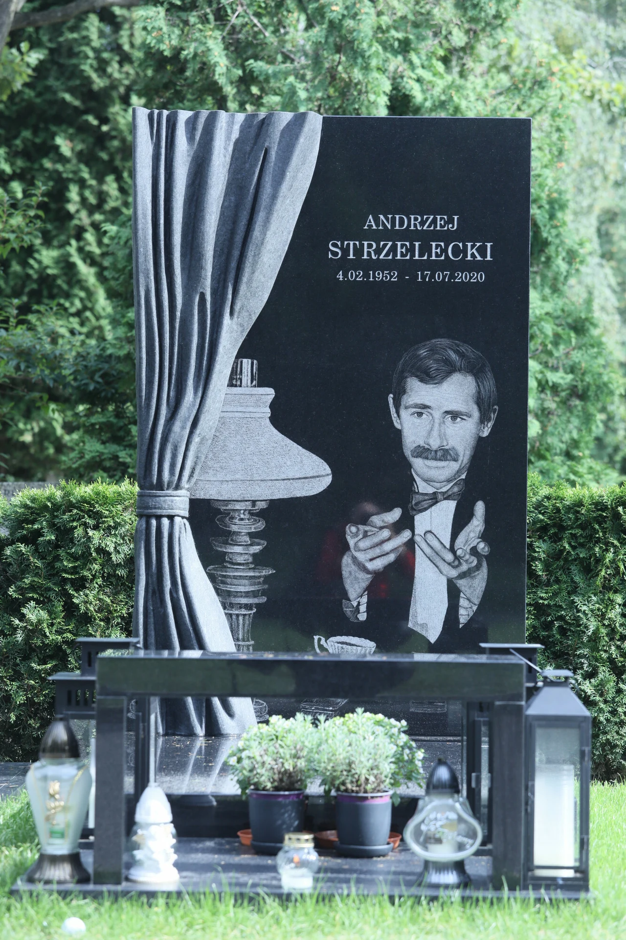 Nagrobek Andrzeja Strzeleckiego Nagrobek Andrzeja Strzeleckiego