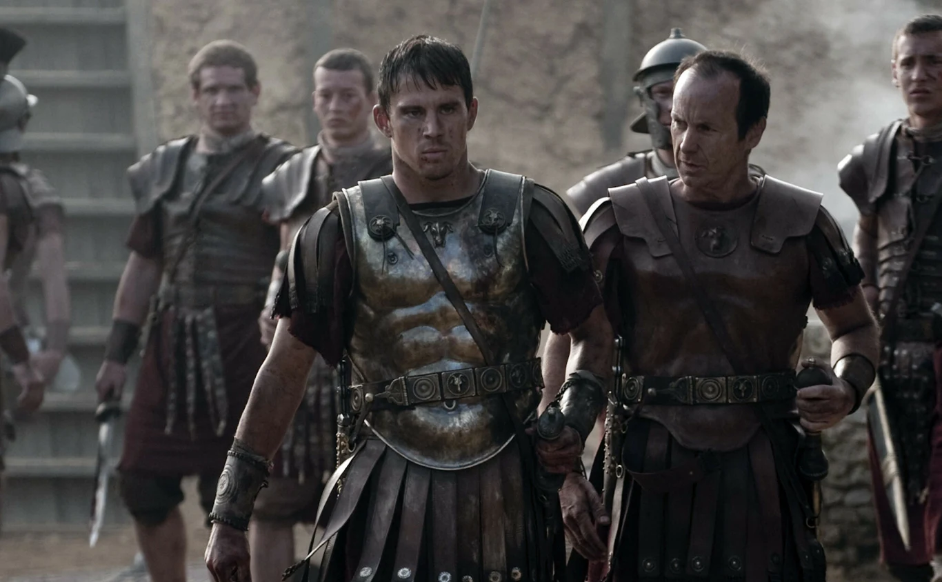 Aktor ma na koncie także rolę w kinie kostiumowym. W "Dziewiątym legionie" (2011) zagrał rzymskiego legionistę, któremu powierzona zostaje misja odnalezienia tytułowego oddziału. 15 lat wcześniej wyruszył on bowiem do Szkocji i słuch po nim zaginął. 