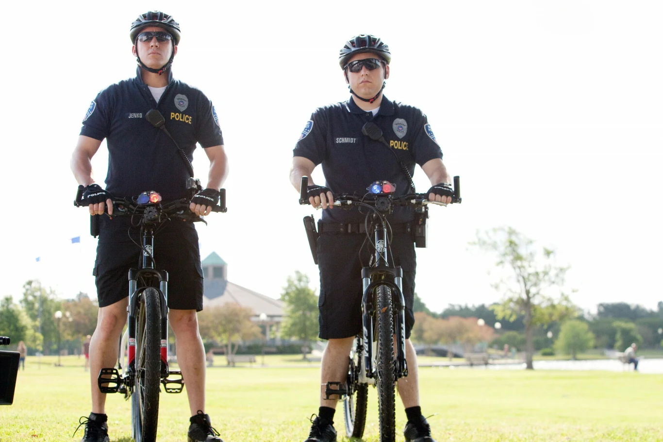 Swój komediowy talent gwiazdor zaprezentował w filmowej wersji popularnego niegdyś serialu "21 Jump Street" (2012), opowiadającego o dwóch niezbyt rozgarniętych policjantach (Tatum i Jonah Hill), którzy dostają za zadanie wrócić do liceum i rozpracować dealerów narkotyków. Dwa lata później powstał sequel ("22 Jump Street") tej cieszącej się sporą popularnością produkcji. W międzyczasie gwiazdor wystąpił też u boku Hilla w małej rólce w komedii science-fiction "To już jest koniec", w której pokazał ogromne pokłady dystansu do własnej osoby. 