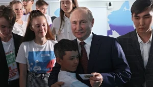 Prezydent Rosji Władimir Putin na spotkaniu z uczniami we Władywostoku