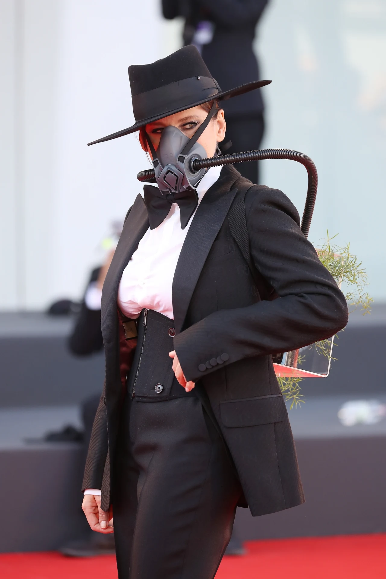 Najnowszy trend? Trzeba przyznać, że Barbara Paz zaskoczyła wszystkich założoną na galę maseczką.