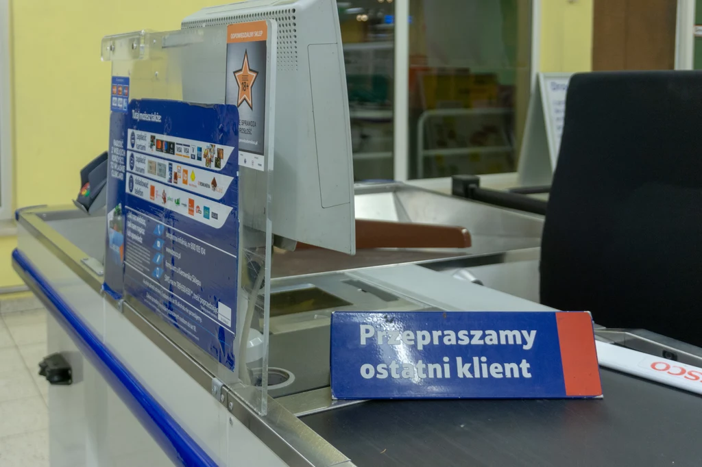 Od listopada znikną sklepy pod szyldem Tesco