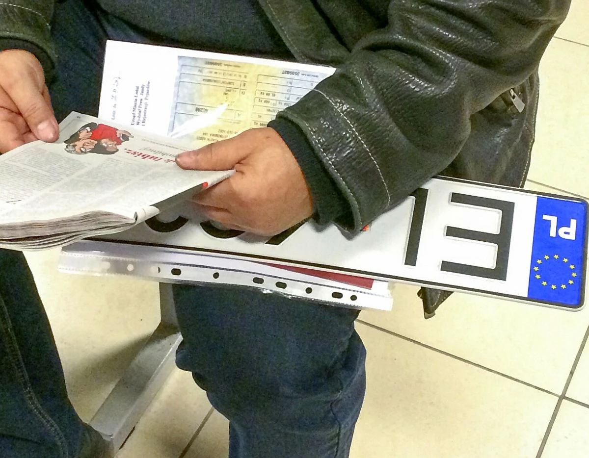 Nowy wzór tablic rejestracyjnych w praktyce zablokuje kolejny etap pakietu deregulacyjnego Nowy wzór tablic rejestracyjnych w praktyce zablokuje kolejny etap pakietu deregulacyjnego