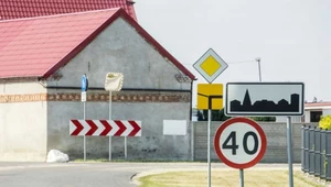 Mandat za przekroczenie prędkości, chociaż nie było znaku? W sądzie nie zawsze wygrasz!