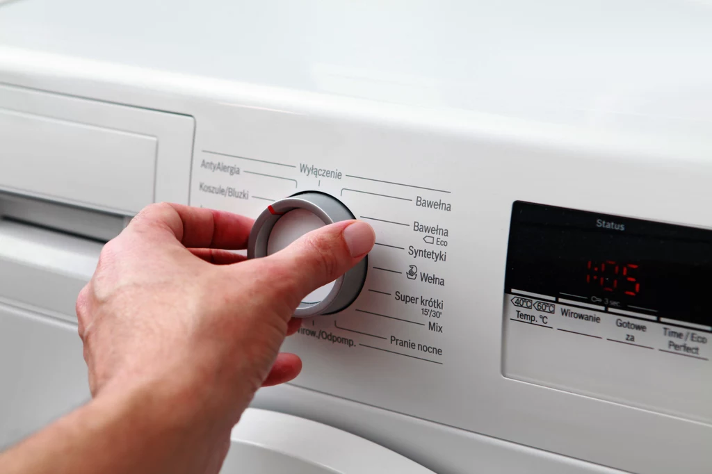 Aby pranie było skuteczne, należy ustawić minimalną temperaturę 60 stopni