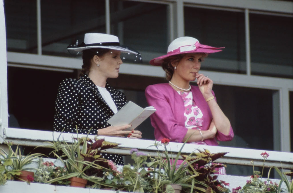 Sarah Ferguson i księżna Diana w 1987 roku. Sarah Ferguson i księżna Diana w 1987 roku.