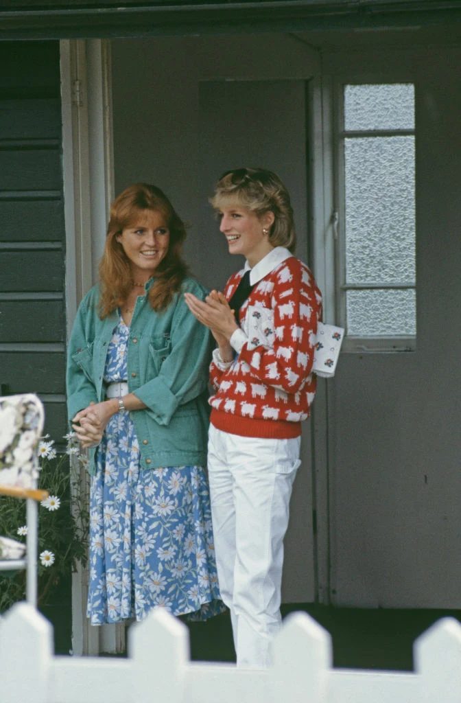 Sarah Ferguson i księżna Diana w 1983 roku. Sarah Ferguson i księżna Diana w 1983 roku.