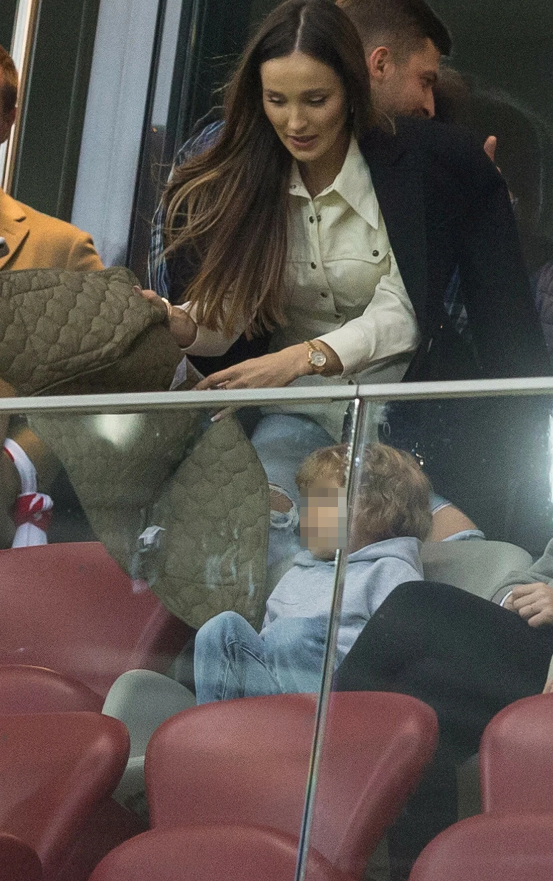 Marina Łuczenko-Szczęsna i Liam Szczęsny na meczu Polska-Albania