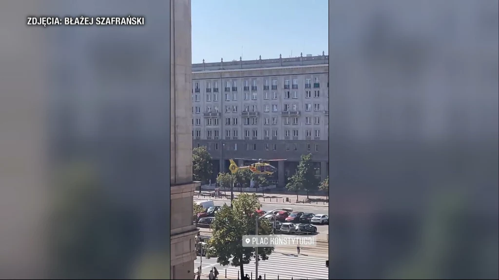 Śmigłowiec LPR wylądował na placu Konstytucji w Warszawie Śmigłowiec LPR wylądował na placu Konstytucji w Warszawie