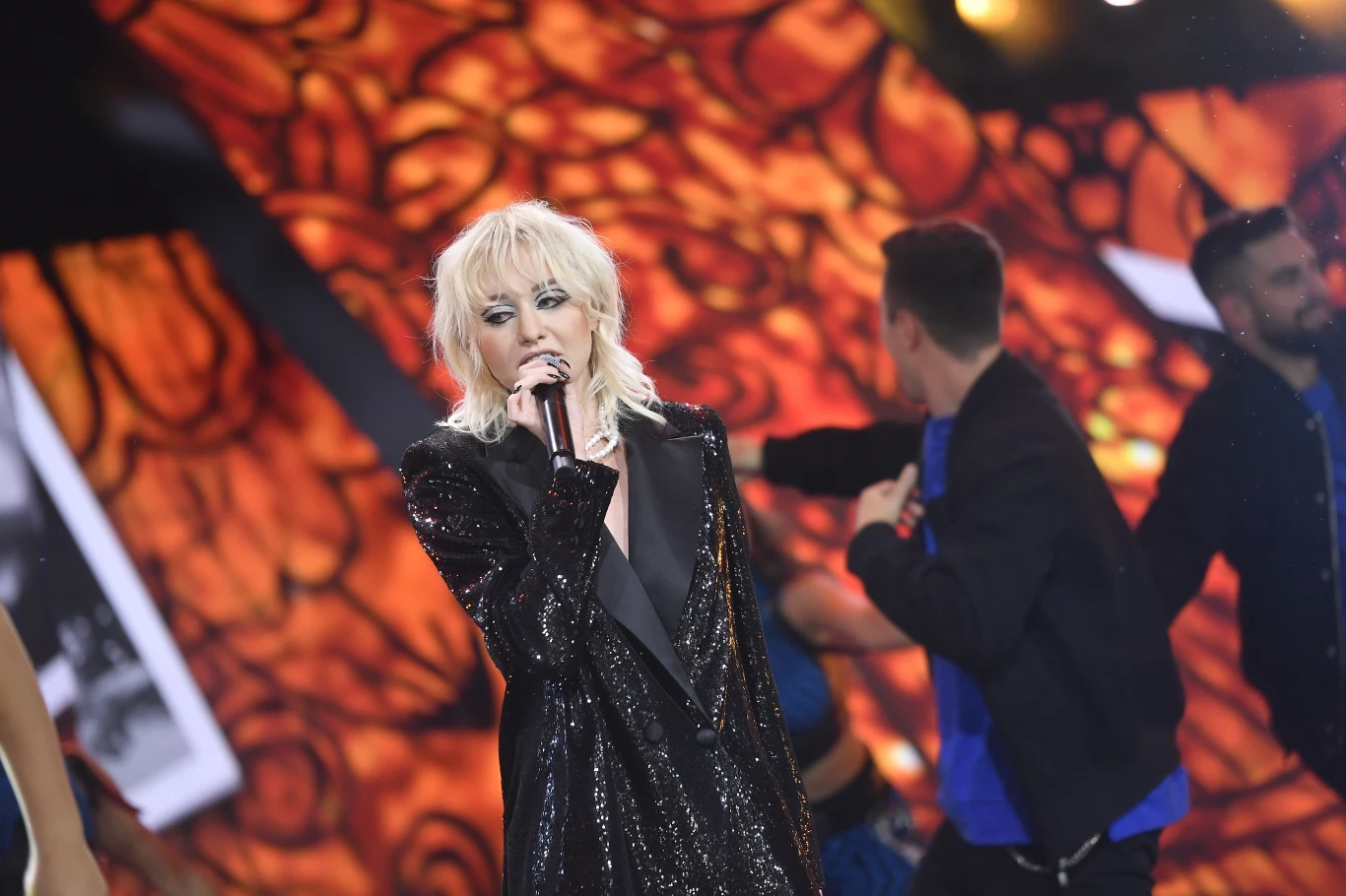 Gromee i Karolina Stanisławczyk wykonali miks utworów Karin Stanek, w zestawieniu pojawiły się też utwory Stanisławczyk. 