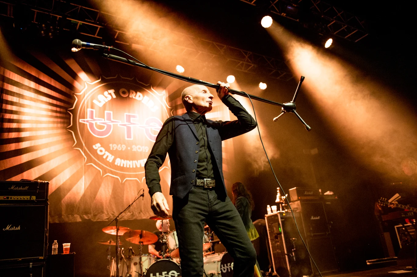 Wokalistą zespołu UFO jest Phil Mogg Wokalistą zespołu UFO jest Phil Mogg