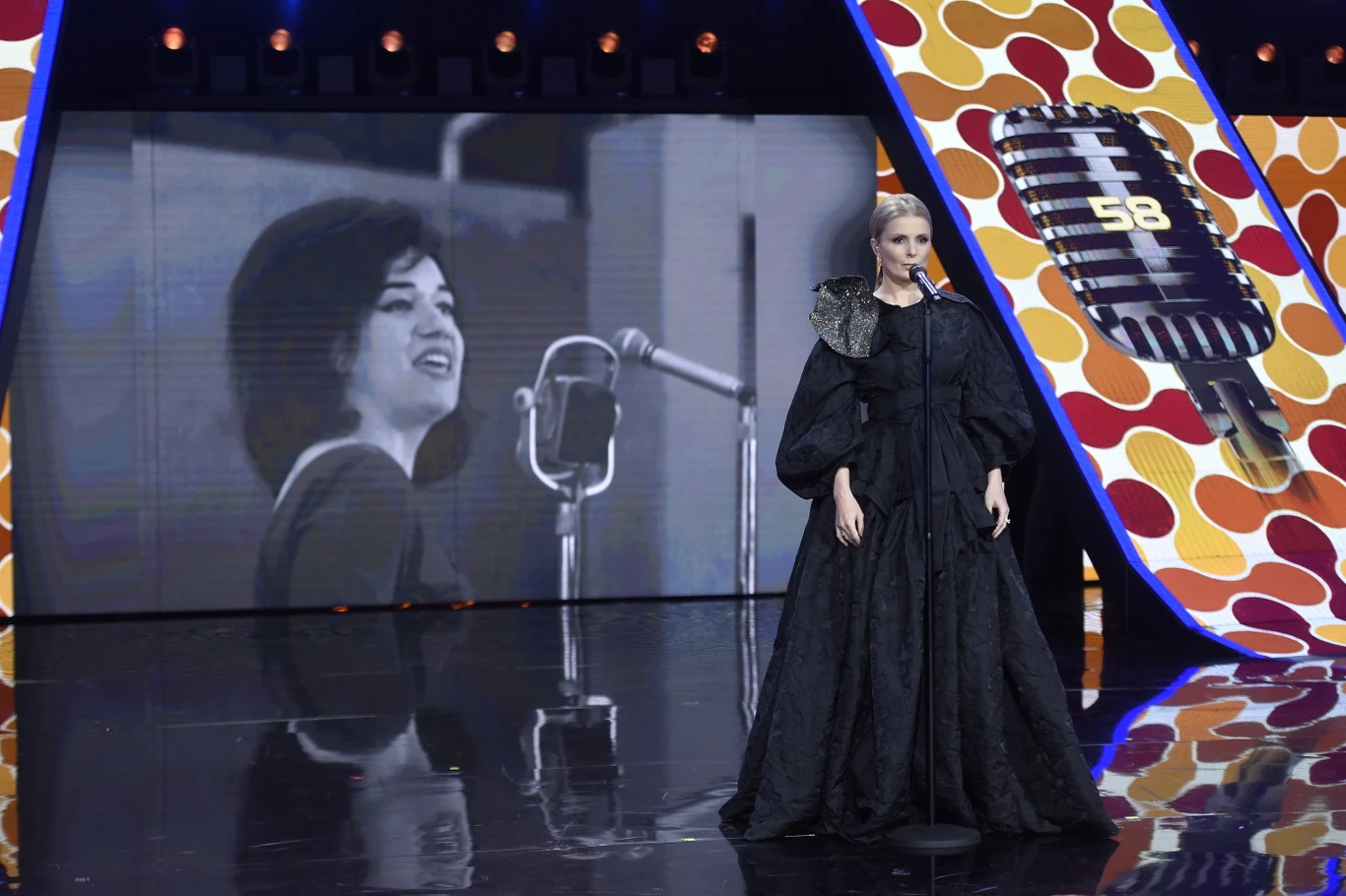 Halina Mlynkova sięgnęła po przebój Ewy Demarczyk Halina Mlynkova sięgnęła po przebój Ewy Demarczyk