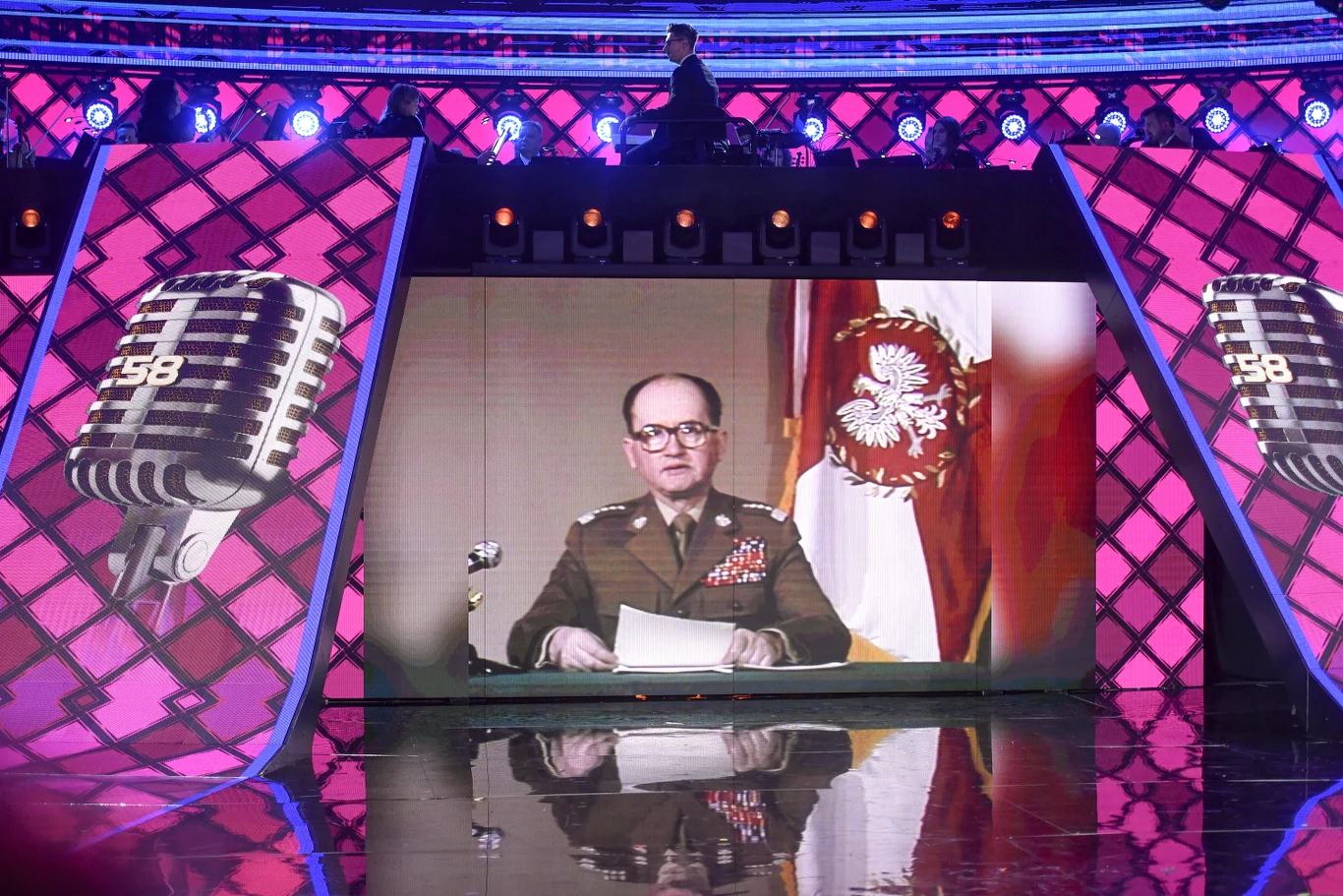 Wojciech Jaruzelski ogłaszający wprowadzenie stanu wojennego Wojciech Jaruzelski ogłaszający wprowadzenie stanu wojennego
