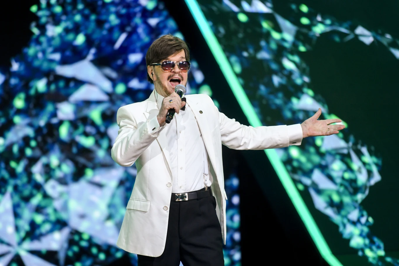 Edward Hulewicz w 2020 r. świętował 60-lecie pracy artystycznej. Otrzymał wówczas Złoty Medal "Zasłużony Kulturze Gloria Artis". Edward Hulewicz w 2020 r. świętował 60-lecie pracy artystycznej. Otrzymał wówczas Złoty Medal "Zasłużony Kulturze Gloria Artis".