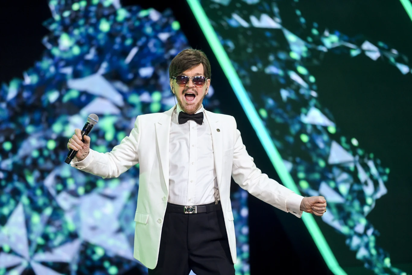 Edward Hulewicz karierę zaczynał w połowie lat 60. jako wokalista grupy Tarpany, która wówczas stawiana była w jednym rzędzie z Czerwonymi Gitarami i Trubadurami. Edward Hulewicz karierę zaczynał w połowie lat 60. jako wokalista grupy Tarpany, która wówczas stawiana była w jednym rzędzie z Czerwonymi Gitarami i Trubadurami.