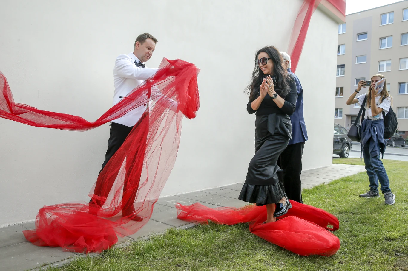 Ewa Krawczyk, Arkadiusz Wiśniewski na odsłonięciu muralu Krzysztofa Krawczyka Ewa Krawczyk, Arkadiusz Wiśniewski na odsłonięciu muralu Krzysztofa Krawczyka