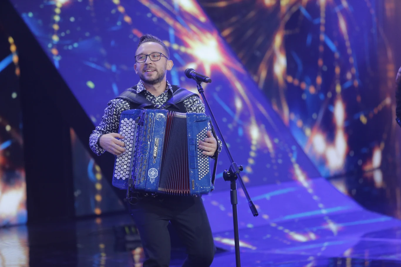 Grupa Enej w towarzystwie grup Zazule i Górale zaprezentował piosenki "Ślady na piasku", "Ojda, ojda" oraz kultowe "Mój przyjacielu".