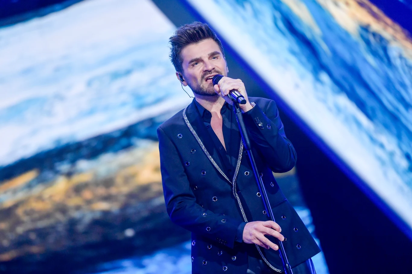 Łukasz Zagrobelny wykonał wielki przebój grupy Myslovitz "Długość dźwięku samotności". Publiczność zobaczyła go również w duecie z Katarzyną Dąbrowską. Wspólnie zaśpiewali "Zawsze tam, gdzie ty". 