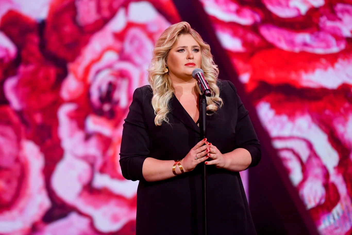 Elżbieta Romanowska zaprezentowała publiczności "Byłam różą". 