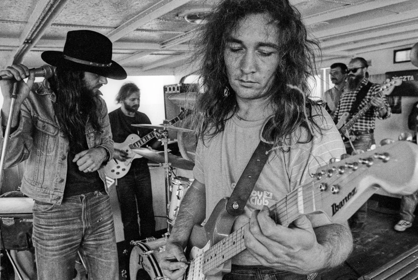 W ciągu niemal 20 lat spędzonych w Dżemie nagrał 9 płyt. Występował także gościnnie u innych bluesowych artystów, m.in. Leszka Windera czy Tadeusza Nalepy. Jego utwory były głównie autobiograficzne. Napisał teksty do nieśmiertelnych przebojów grupy, m.in. "Naiwne pytania" ("W życiu piękne są tylko chwile"), "Mała Aleja Róż" czy "Wehikuł czasu". Przez całe życie walczył z uzależnieniem od narkotyków.