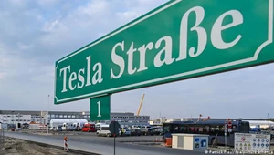 Początkowo planowano, że produkcja samochodów elektrycznych Tesli w Gruenheide rozpocznie się już w lipcu tego roku