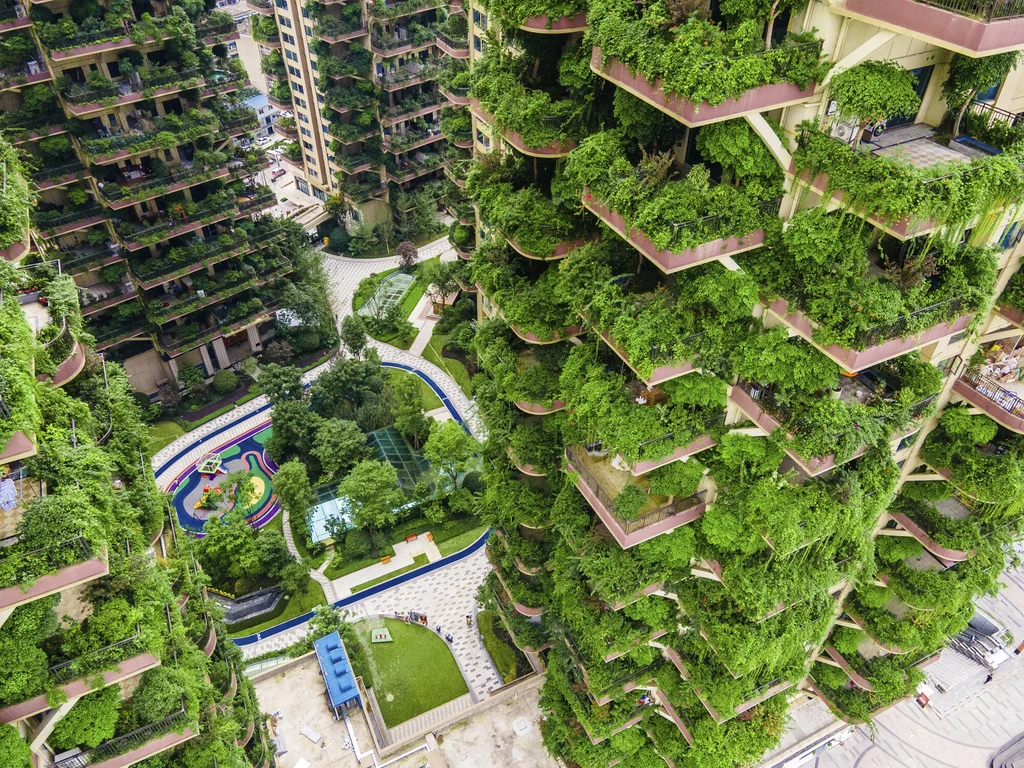 Chińskie osiedle Qiyi City Forest Garden w Chengdu, które powstało w 2018 roku, przypomina dżunglę