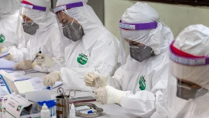 Koronawirus może utrzymywać się w tkankach przez wiele miesięcy - dowodzą najnowsze badania. Zdjęcie ilustracyjne