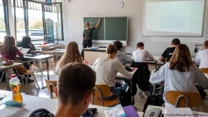 Nawet 1,375 migrujących nauczycieli mogłoby uzyskać pełne kwalifikacje do nauczania