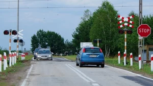 Przejazd kolejowy - znak Stop i wyłączona sygnalizacja