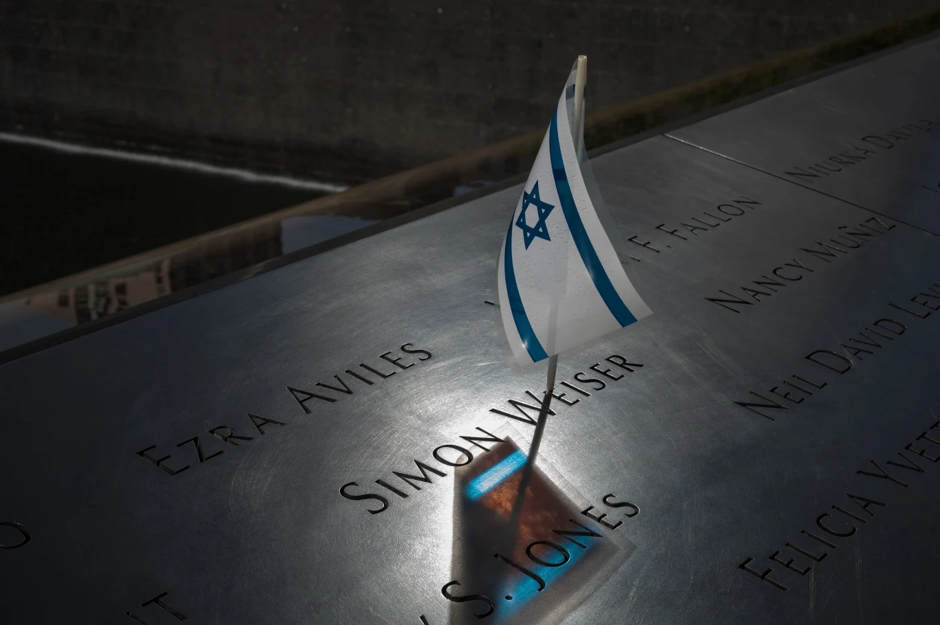 W teoriach spiskowych pojawił się także wątek żydowski...