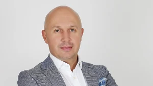 Mateusz Firląg, dyrektor Departamentu Sprzedaży B2B sieci Plus z Grupy Polsat Plus.